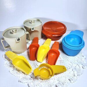Tupperware Lot Cream Sugar Scoops Egg Seperator Measuring Mates Cups Vintage